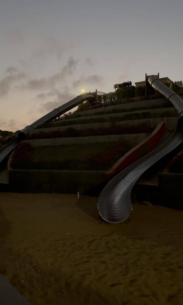 “铁皮滑梯”安全隐患明显冬季更需谨慎！九游会j9登陆玩个滑梯